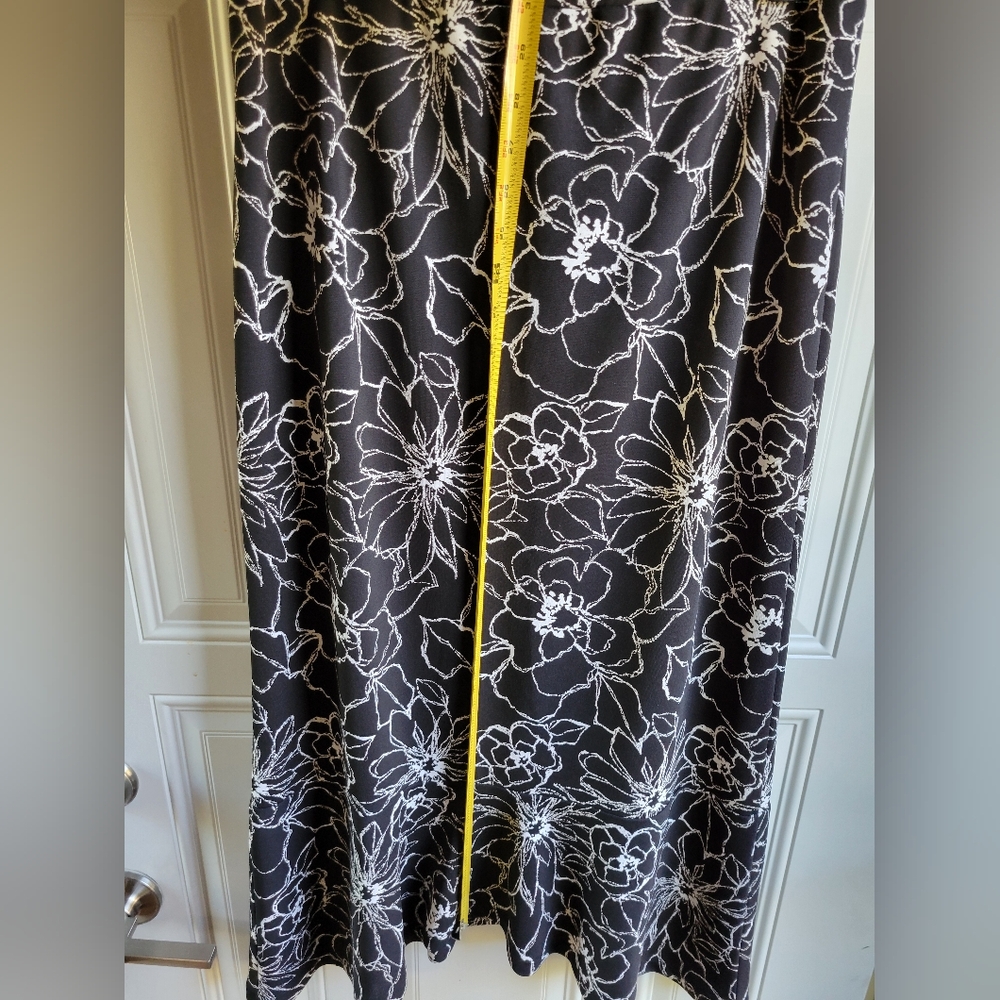 Van Heusen women size small black and white floral midi - Picture 3 of 9